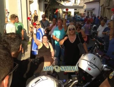 Άργος: Υποδοχή με αποδοκιμασίες και συνθήματα στον υφυπουργό Εργασίας από συγκεντρωμένο πλήθος! (φωτό)